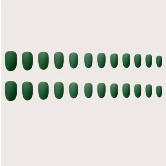 4/$20 round green press on nails - Picture 2 of 2